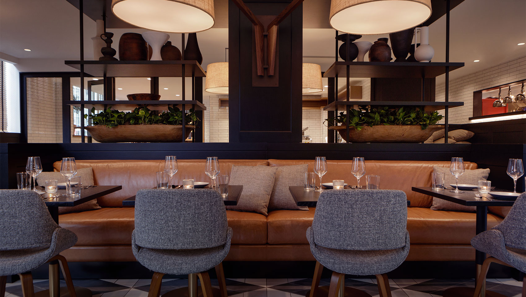 Leather booths and indoor seating in il Modo